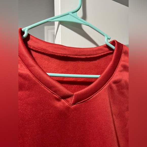 Women’s girls red crew sweatshirt XL fits smaller NEW NWOT - Picture 7 of 8